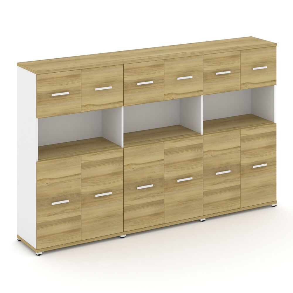 Шкаф три широкие секции, 4 ниши